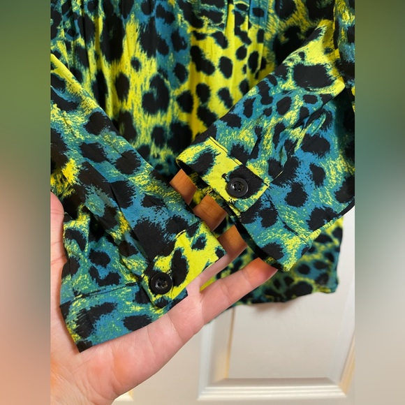 Suzanne Betro Women’s Animal Print Long Sleeves Tunic Size S NWT - Picture 7 of 11